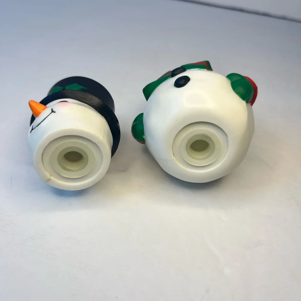 4” AVON TOP HAT SALT‎ AND PEPPER SHAKER SET GIFT COLLECTION SNOWMAN CHRISTMAS.